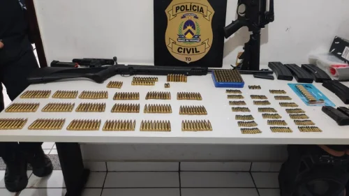 Polícia apreende fuzil, carabina e munições em operação contra acusados de estupro, sequestro e cárcere privado