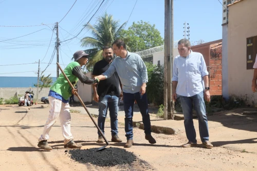 Prefeito em exercício de Palmas vistoria obras de zeladoria urbana na capital