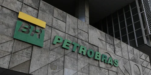Petrobras aprova programa de demissão voluntária para até 1,1 mil