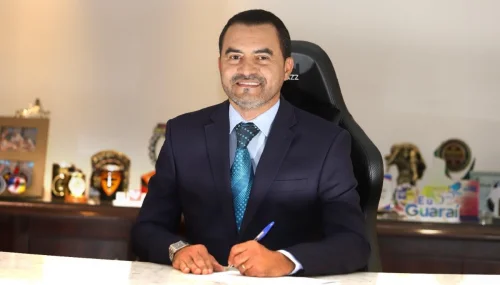 Governador do Tocantins reassume cargo após liminar do STF revogar afastamento