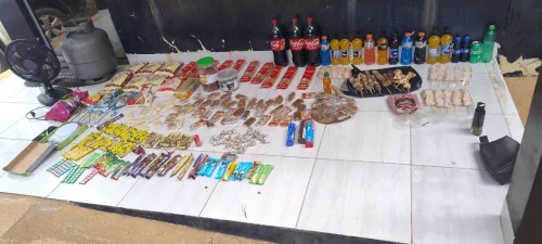 Quiosque é alvo de furto após suspeitos arrombarem quatro cadeados e portas, diz polícia