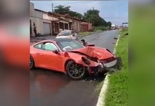 Porsche de R$ 700 mil tem perda total após acidente em Araguaína