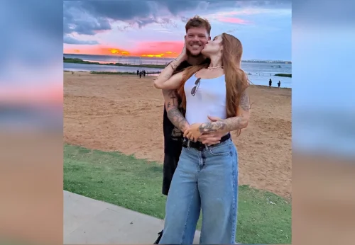 Ferrugem e família curtem pôr do sol na praia da Graciosa em Palmas