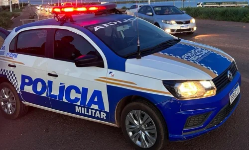 Homem é morto a tiros em terreno baldio próximo de casa, diz polícia