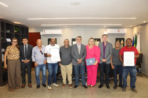 Deputado Amélio Cayres homenageia comunicadores do Bico do Papagaio na Assembleia Legislativa