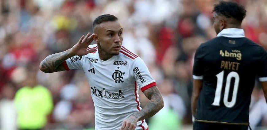 Flamengo goleia o Vasco e assume a liderança do Brasileirão