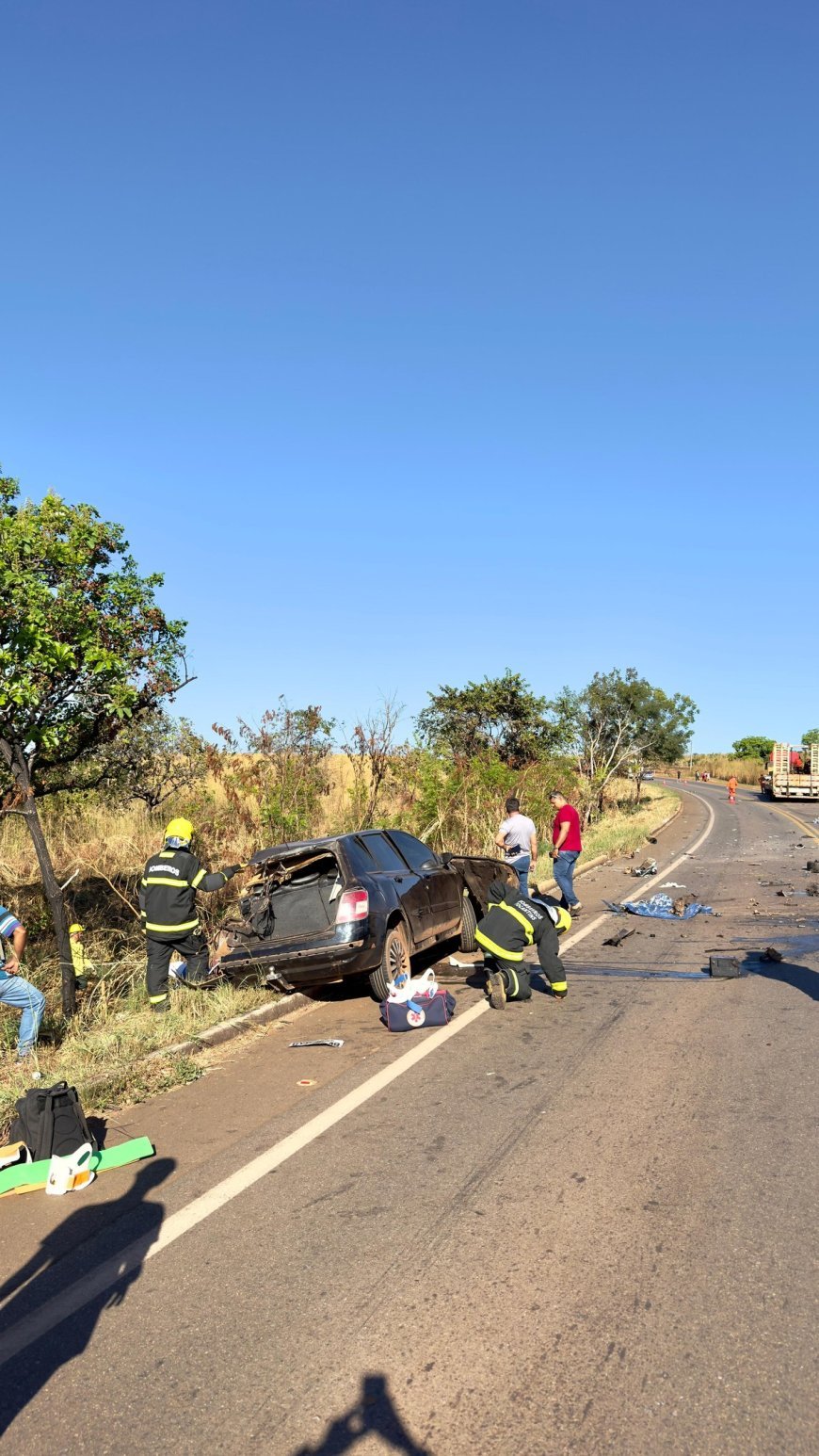 Tragédia na rodovia TO-080: Dois mortos e dois feridos em acidente envolvendo carro e carreta.