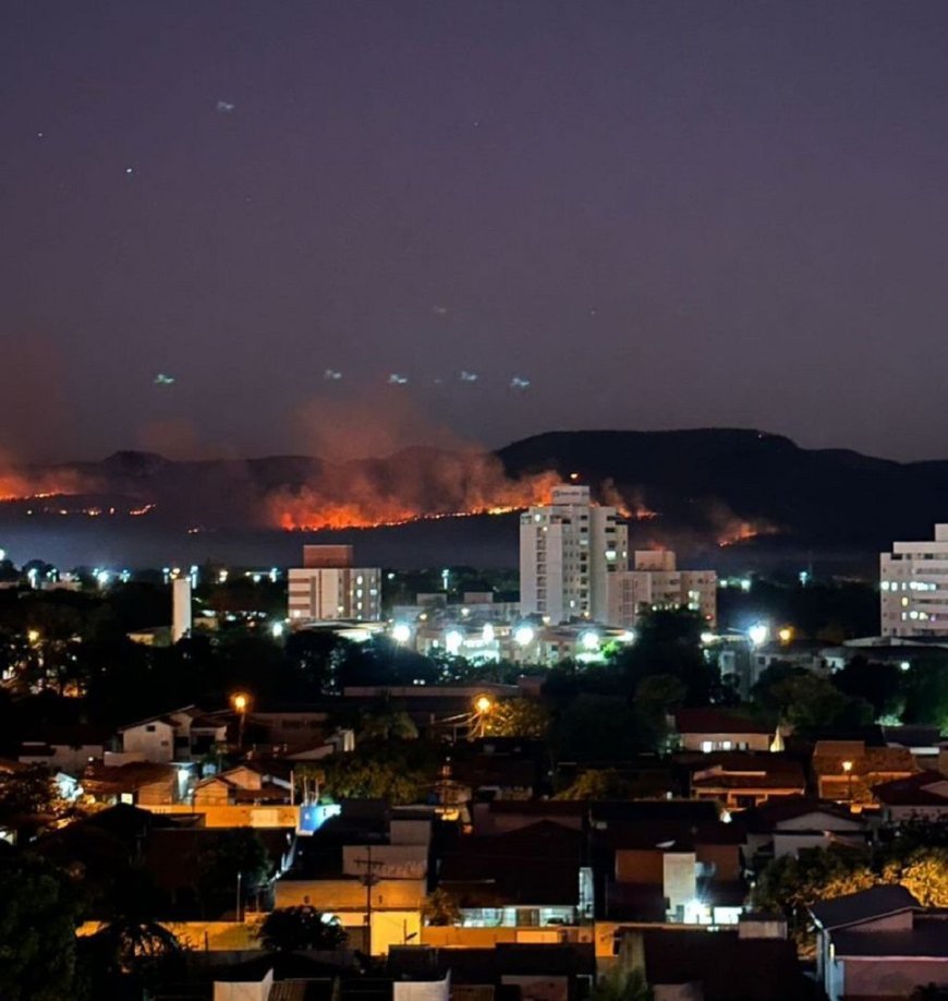 Incêndio de grandes proporções atinge trilha do Morro da Tartaruga em Palmas