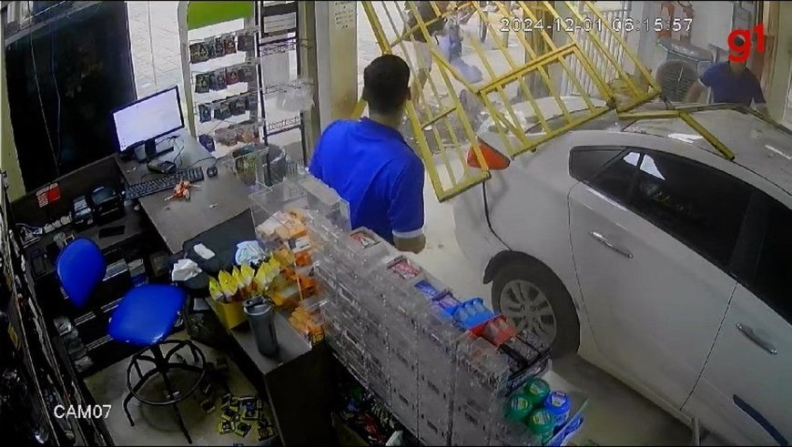 Motorista invade distribuidora em alta velocidade e funcionário escapa por pouco