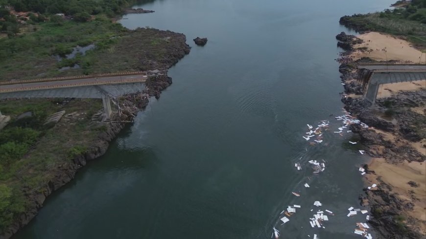 Carro ainda preso na ponte JK: após um mês, operação de retirada é iniciada.